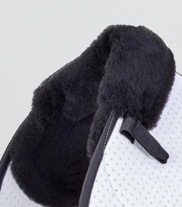Premier Equine Close Contact Airtechnology Shockproof Wool GP/Jump Saddle Pad in White/Black Wool – view 3